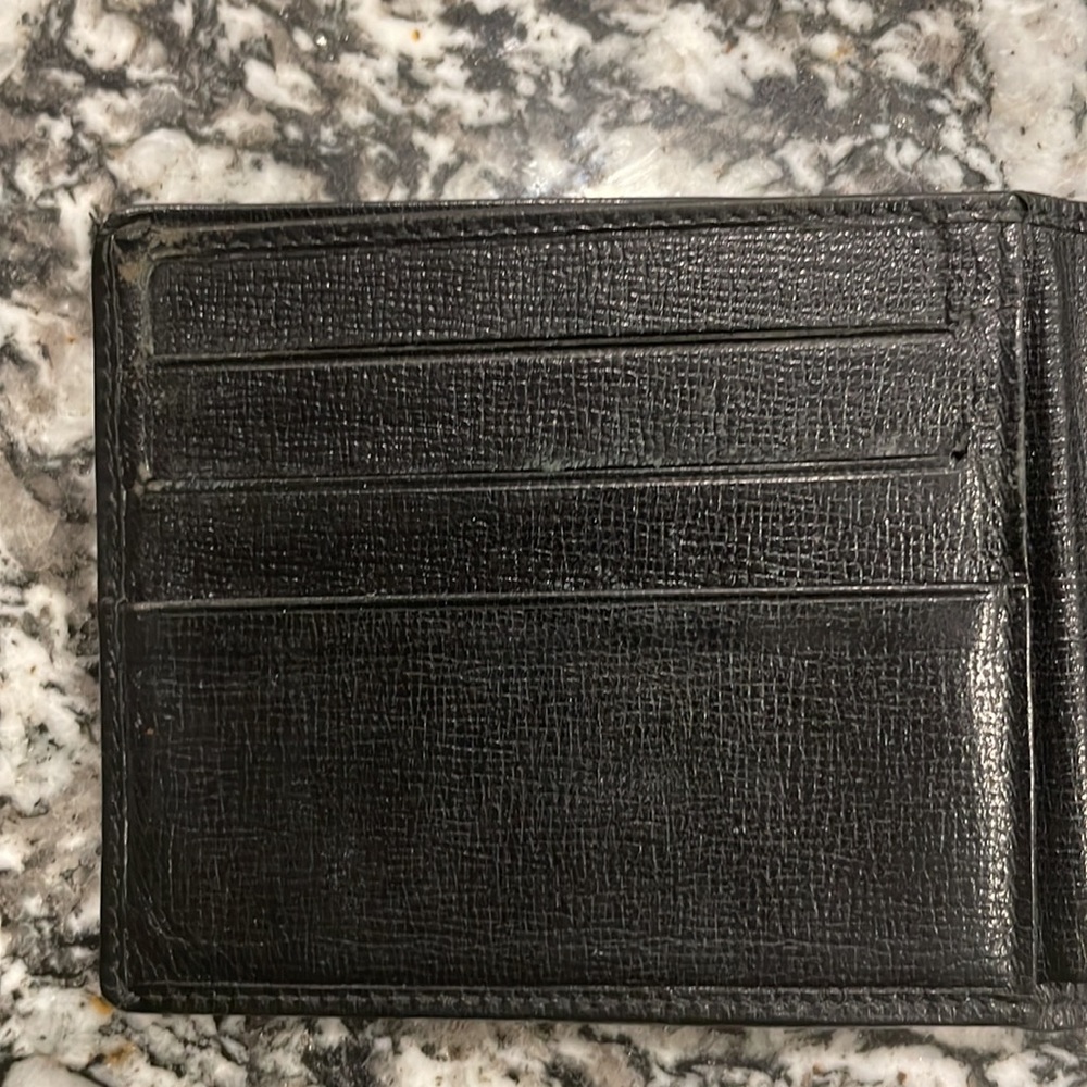 Used Gucci wallet Black w. Silver G Logo. Still in great condition. - Picture 5 of 8
